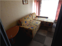 комната отдыха  № 6, одноместная (санузел, душевая кабина, телевизор, холодильник, кондиционер), стоимость  50 руб. за сутки
