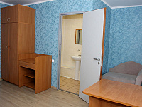 комната отдыха № 1, одноместная (санузел, душевая кабина на этаже, телевизор, холодильник, кондиционер), стоимость 45 руб. за сутки