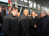 Генеральный директор РУП «Национальный аэропорт Минск» Дмитрий Меликян приветствует прибывших