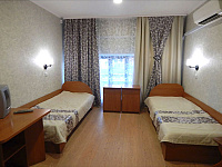 комната отдыха стандартная двухместная (санузел на этаже, душевая кабина на этаже, телевизор, кондиционер), стоимость за одно место: 38 руб. за сутки