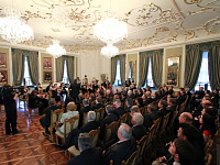 Для гостей презентации была организована экскурсия в Мирский замок и концерт струнной музыки