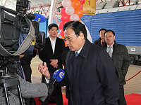 На вопросы журналистов отвечает Председатель Правления Китайской  корпорации по производству электровозов Цуй Дяньго