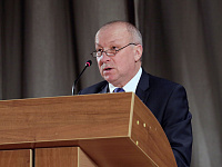 Выступает Председатель Белорусского профессионального союза железнодорожников и транспортных строителей Валерий Стромук