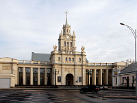 Вид реконструированного вокзала железнодорожной станции Брест-Центральный со стороны привокзальной площади