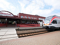 Поезд городских линий на станции Беларусь