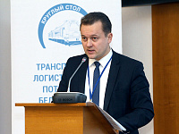 С докладом выступает начальник службы грузовой работы и внешнеэкономической деятельности Белорусской железной дороги Александр Невмержицкий