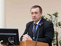 С докладом выступает начальник Центра защиты информации Белорусской железной дороги Сергей Калютчик
