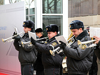 Играет оркестр Управления внутренних дел на транспорте МВД Республики Беларусь