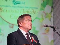 Гостей поздравляет  председатель Белорусского профсоюза железнодорожников и транспортных строителей Владимир Иосифович Ринг