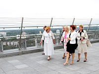 Во время экскурсии в Национальную библиотеку РБ и по городу Минску, организованной для участников торжественных мероприятий