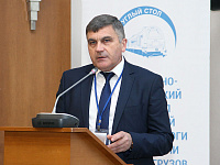 С докладом выступает вице-президент АО «ОТЛК» Игорь Згурский