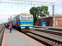 Первые грузовые и пассажирские поезда на электровозной тяге проходят по станции Пруды