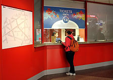 Более 4 тыс. билетов на поезда приобрели гости чемпионата мира по хоккею в специально открытой для них кассе на вокзале станции Минск-Пассажирский